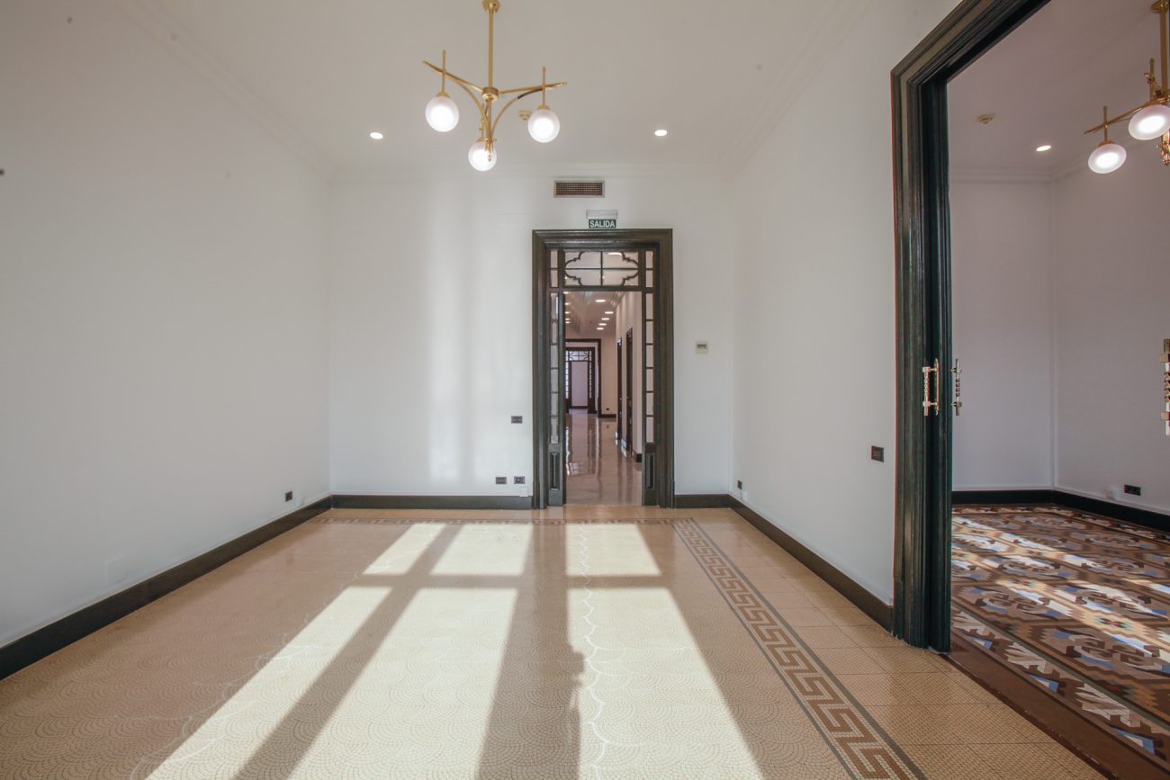 Completely renovated office in a modernist building