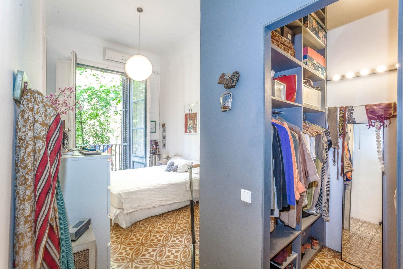 Bright flat with terrace on Enric Granados