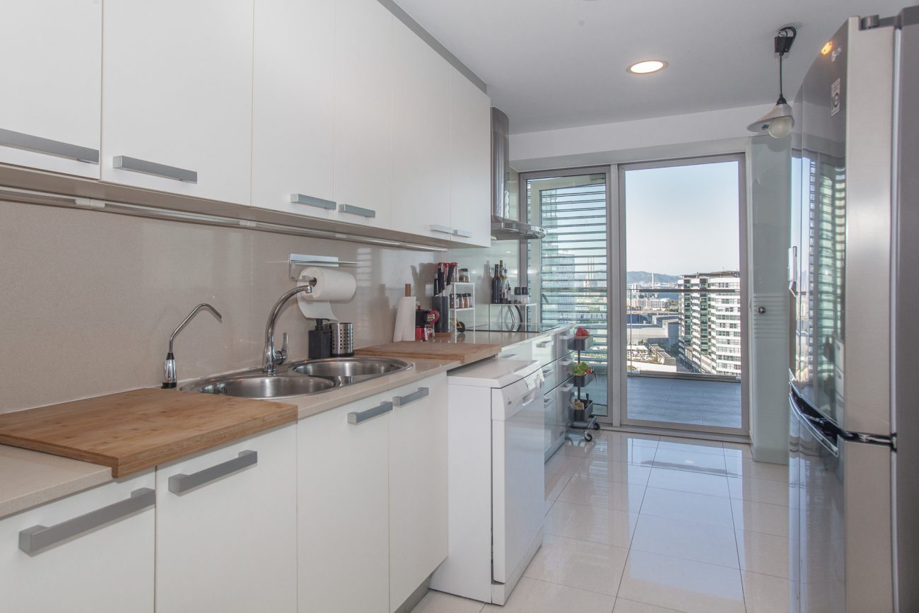 Exclusive view apartment on the first line of the sea