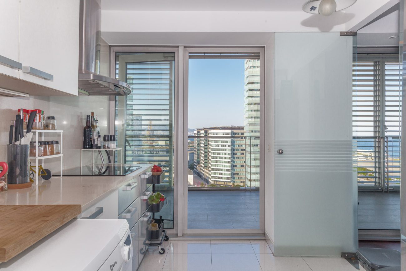 Exclusive view apartment on the first line of the sea