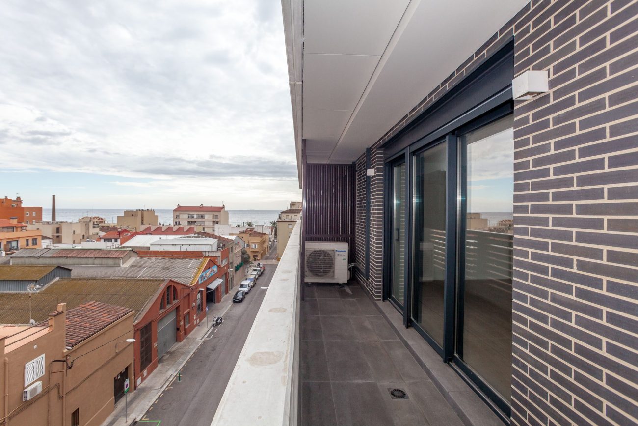 A new modern complex in the nearest suburb of Barcelona, a 5-minute walk from the sandy beach