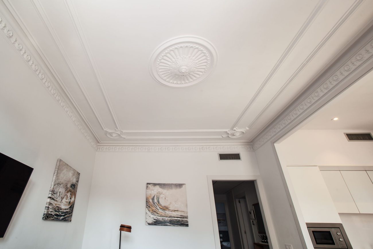 Spectacular apartment in a stately building in the heart of Barcelona