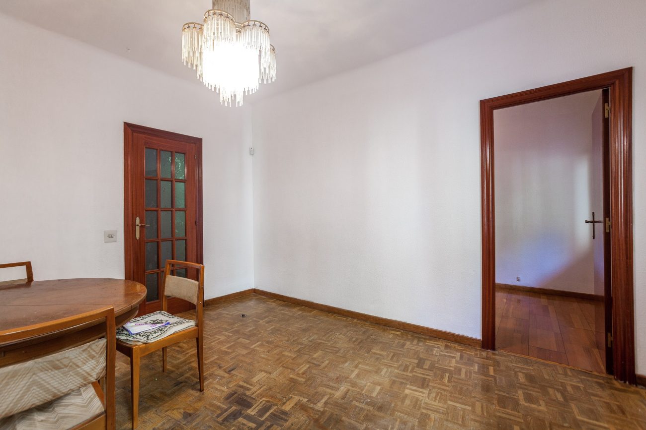 Charming Apartment for Renovation in Font de la Guatlla, at the Foot of Montjuic