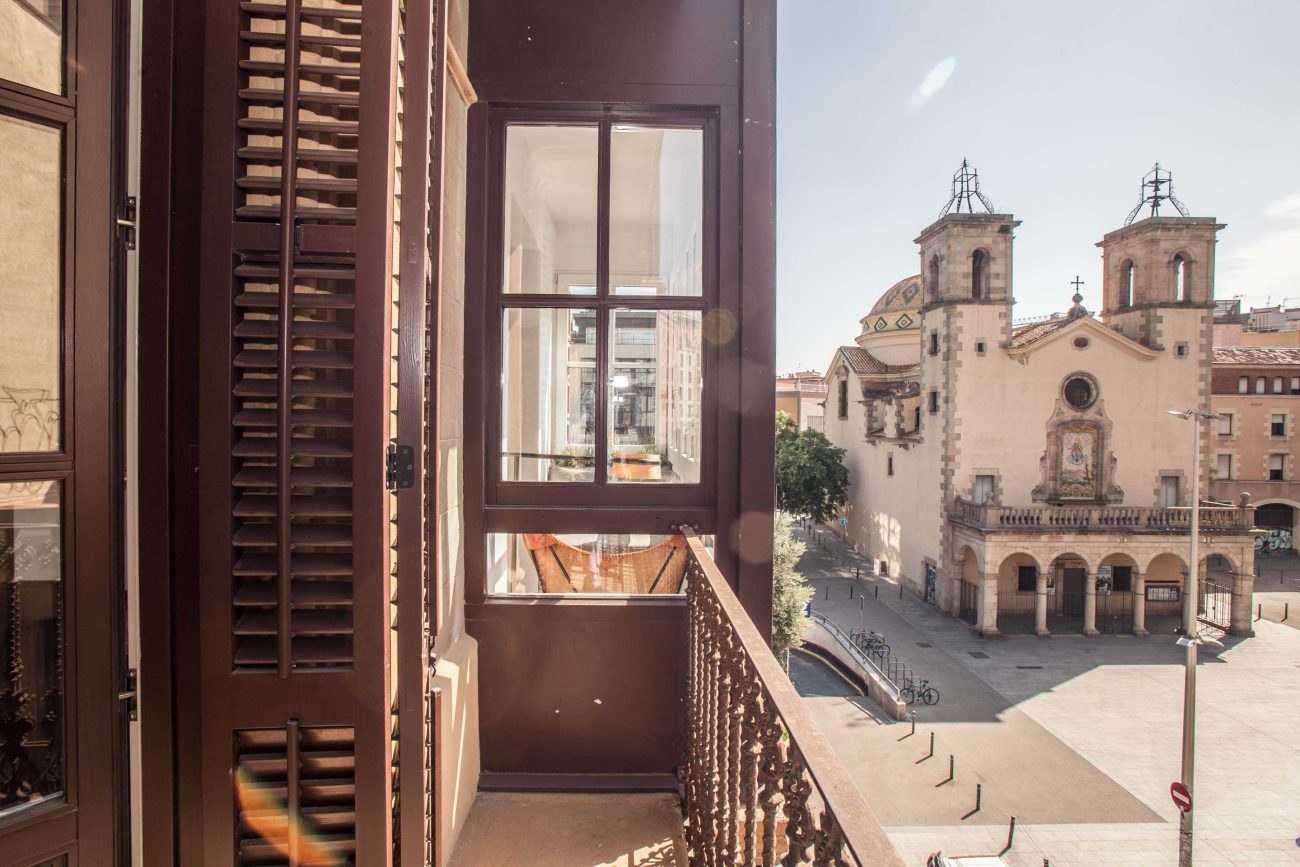 Spectacular apartment in a stately building in the heart of Barcelona