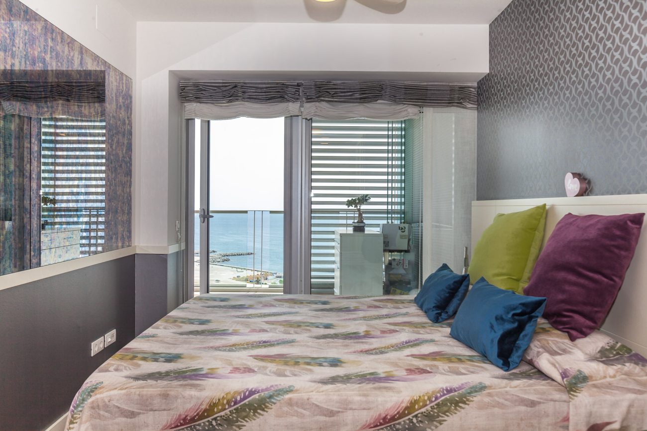 Seafront apartment with panoramic views in the most prestigious residential complex in Barcelona