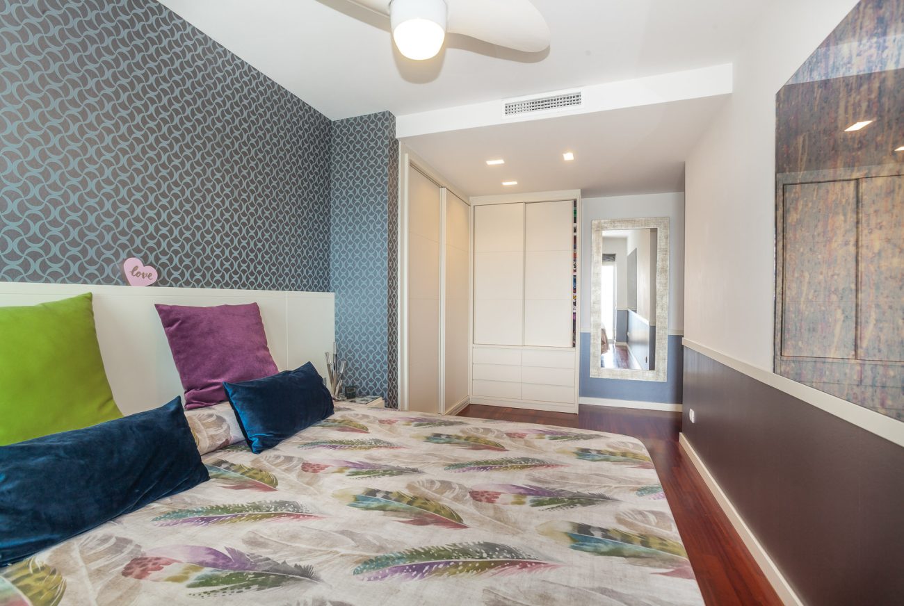 Seafront apartment with panoramic views in the most prestigious residential complex in Barcelona