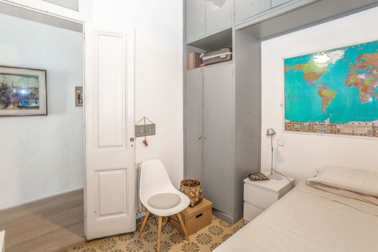 Bright flat with terrace on Enric Granados