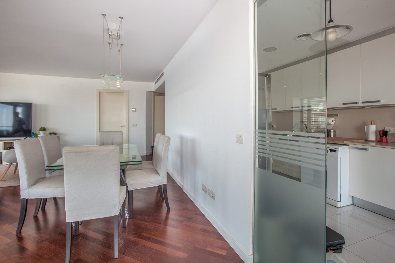 Exclusive view apartment on the first line of the sea