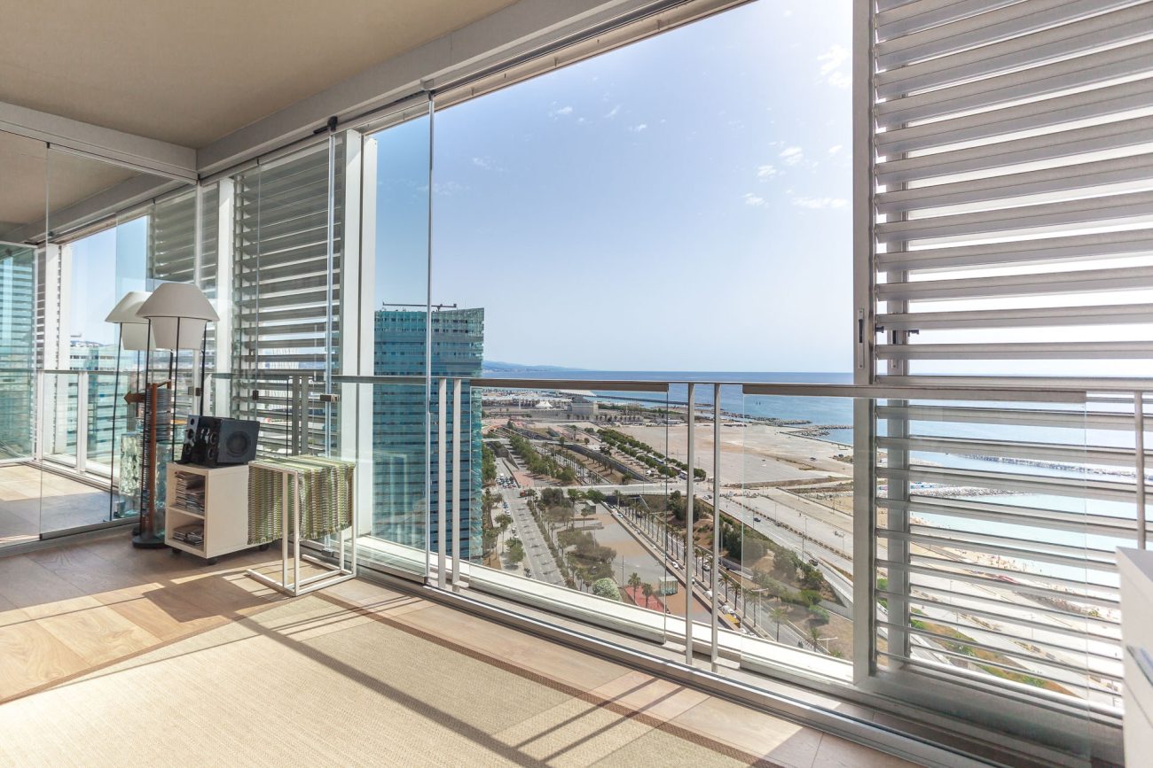 Seafront apartment with panoramic views in the most prestigious residential complex in Barcelona