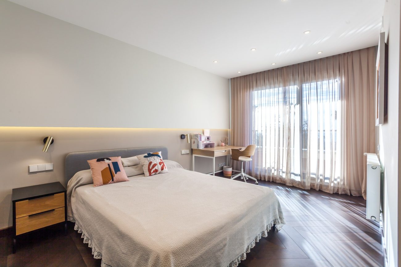 Immerse yourself in the luxury seaside experience in this frontline gem in Castelldefels with eco-innovative and technological features!