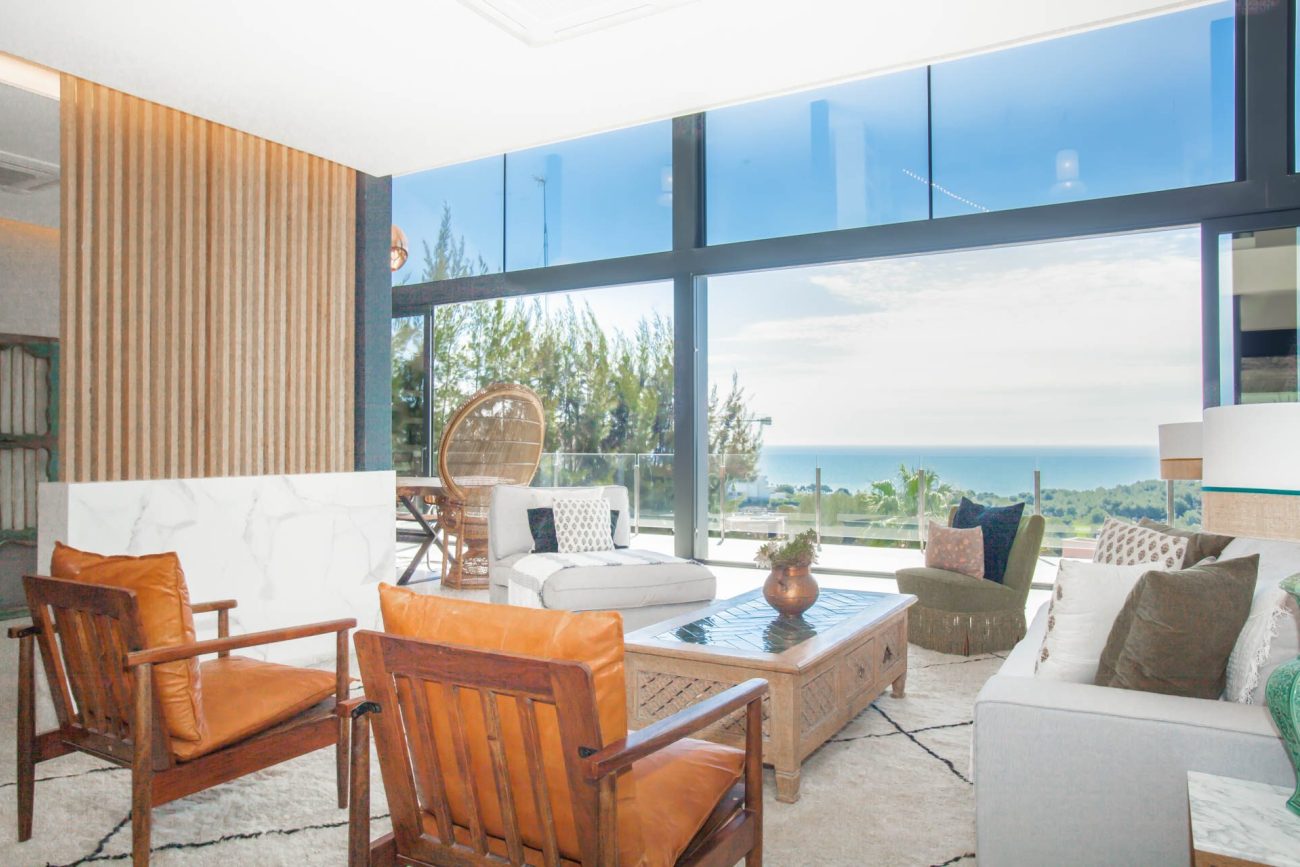 Spectacular new house with incredible views