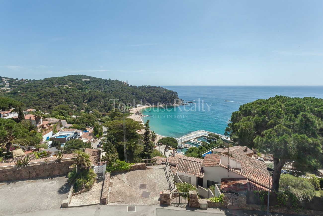 Modern villa with stunning panoramic views