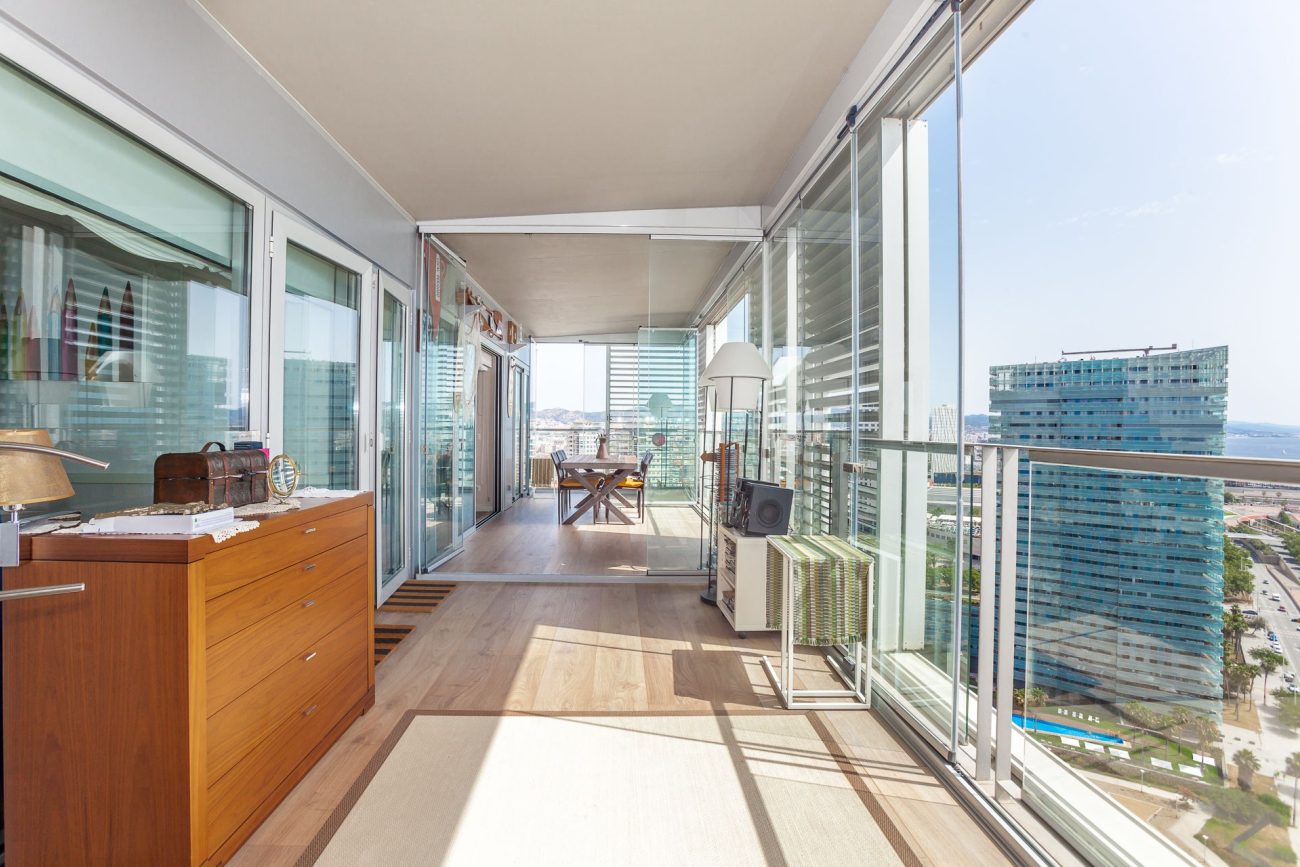 Seafront apartment with panoramic views in the most prestigious residential complex in Barcelona