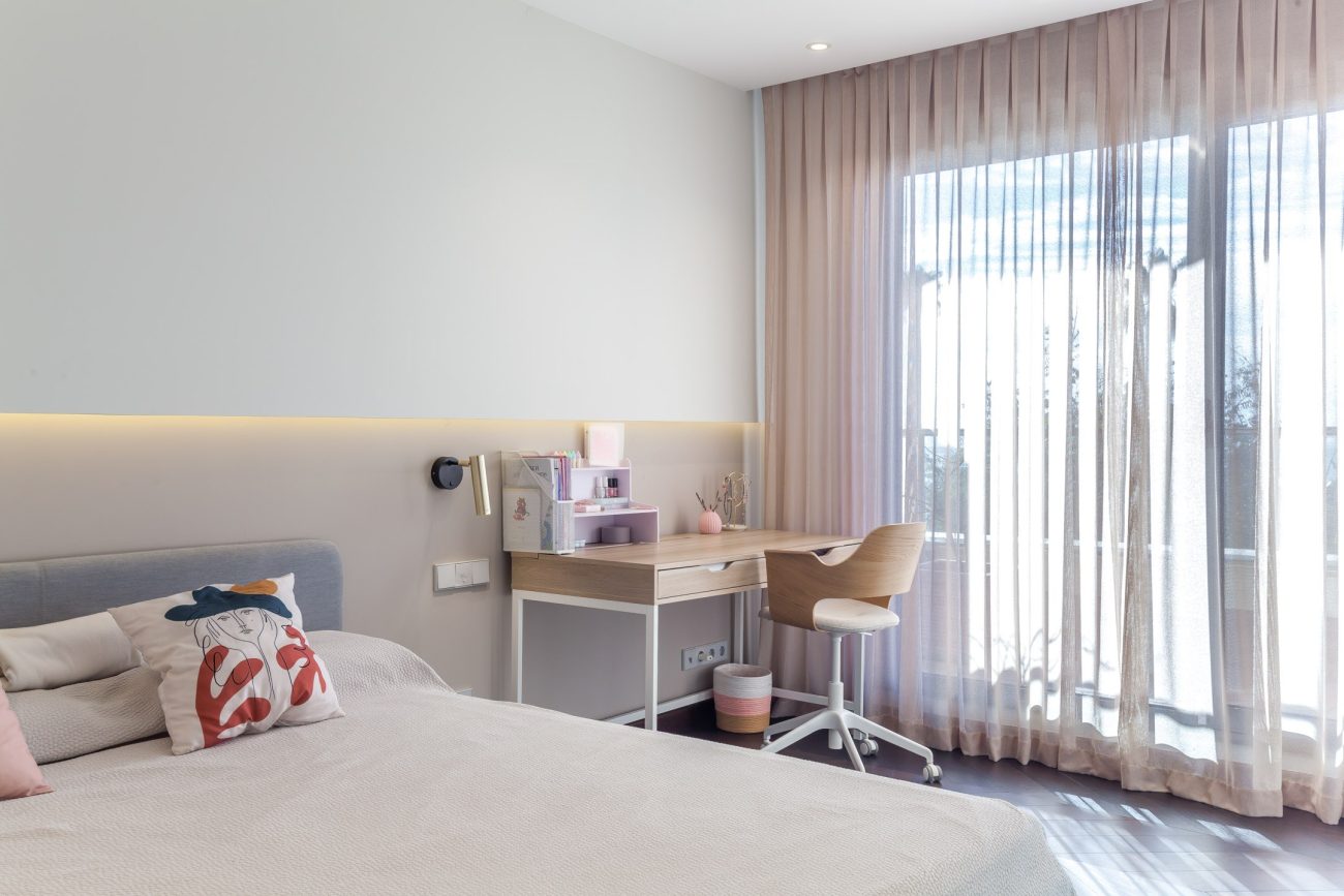 Immerse yourself in the luxury seaside experience in this frontline gem in Castelldefels with eco-innovative and technological features!