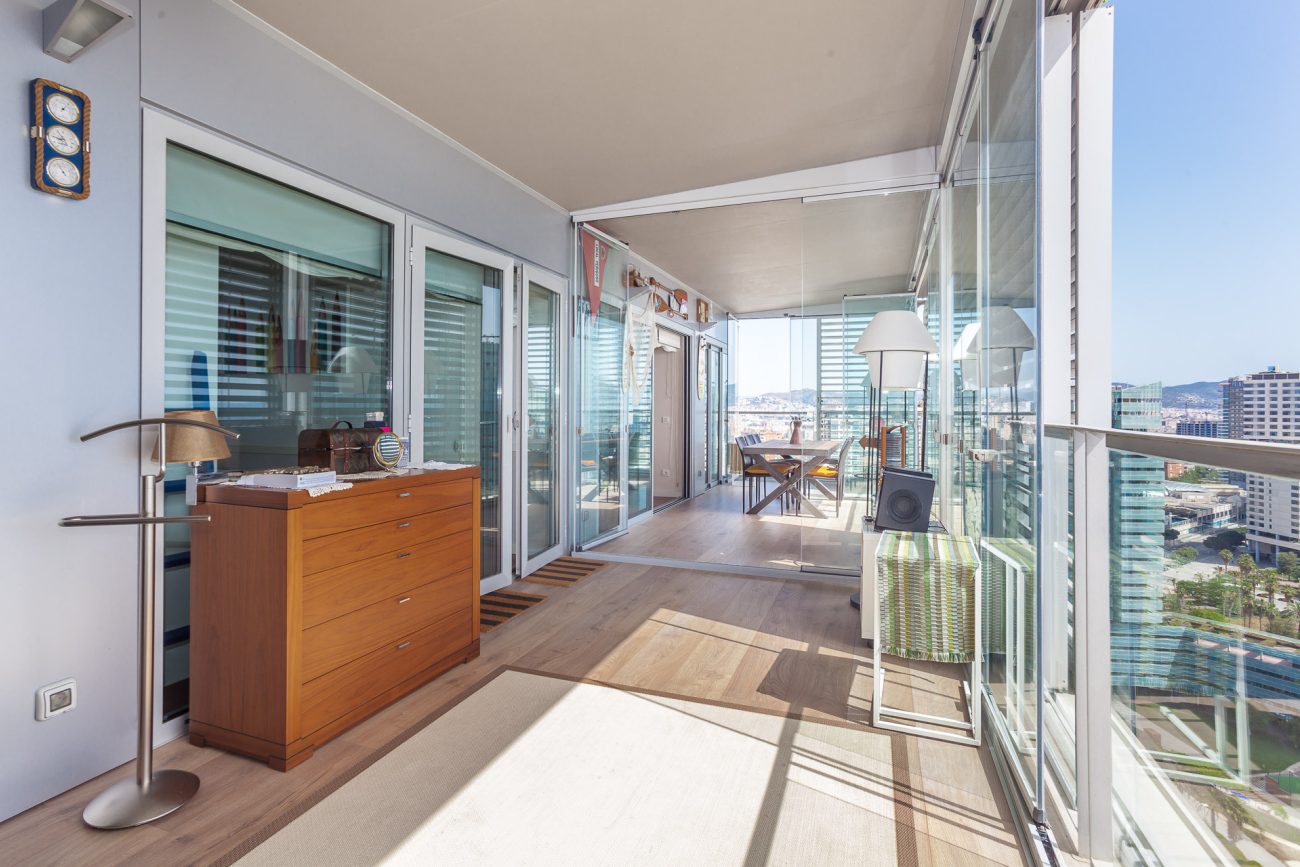 Seafront apartment with panoramic views in the most prestigious residential complex in Barcelona