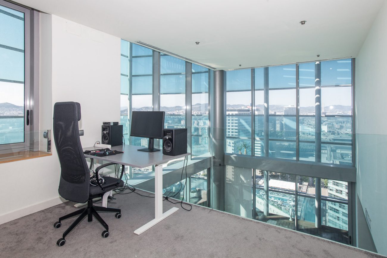 Penthouse on the 25th floor in a prestigious residential complex