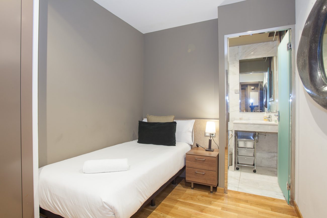 Quiet renovated apartment on Paseo de Gracia with tourist license