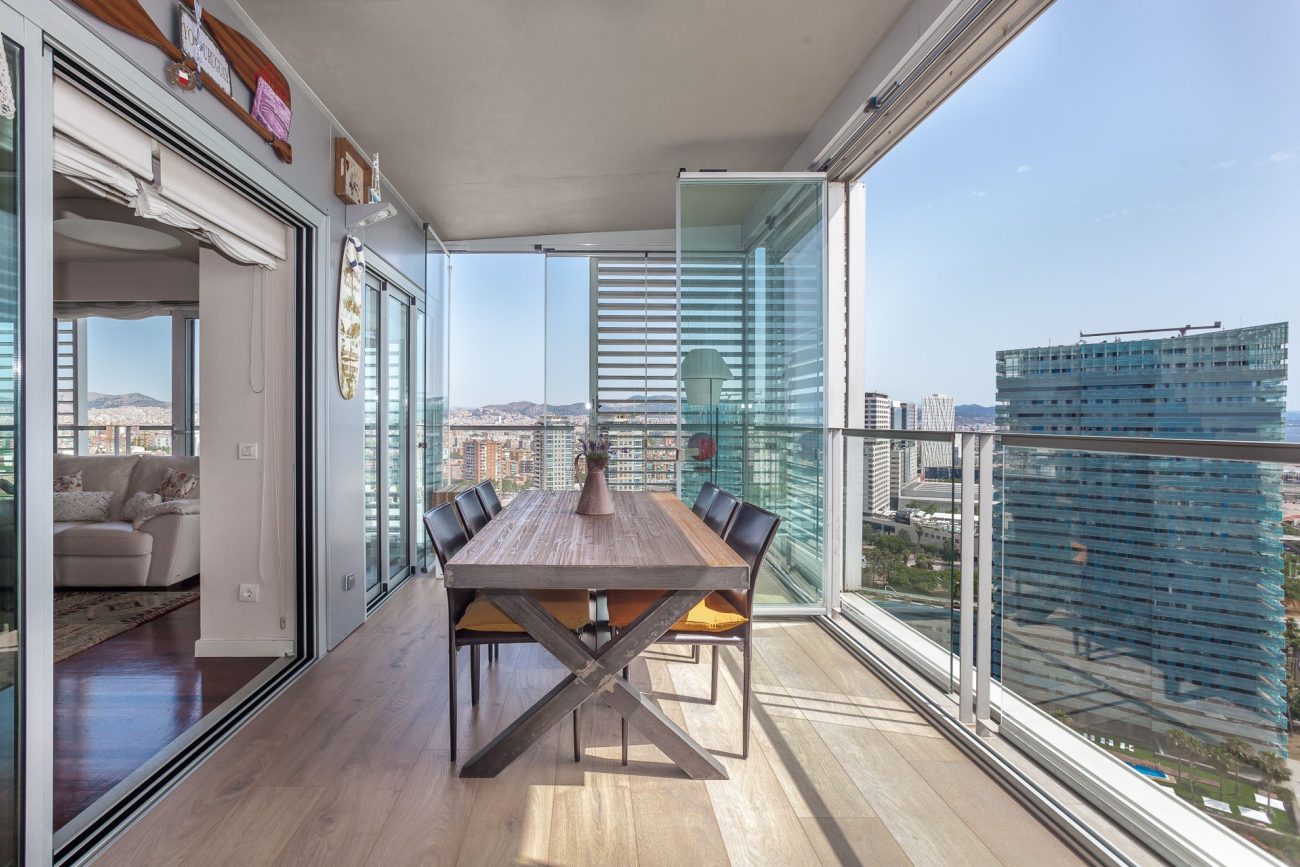 Seafront apartment with panoramic views in the most prestigious residential complex in Barcelona