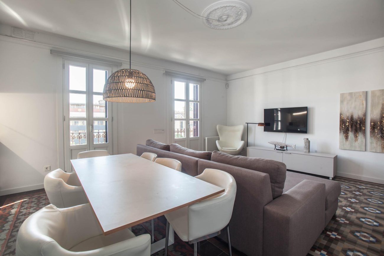 Spectacular apartment in a stately building in the heart of Barcelona