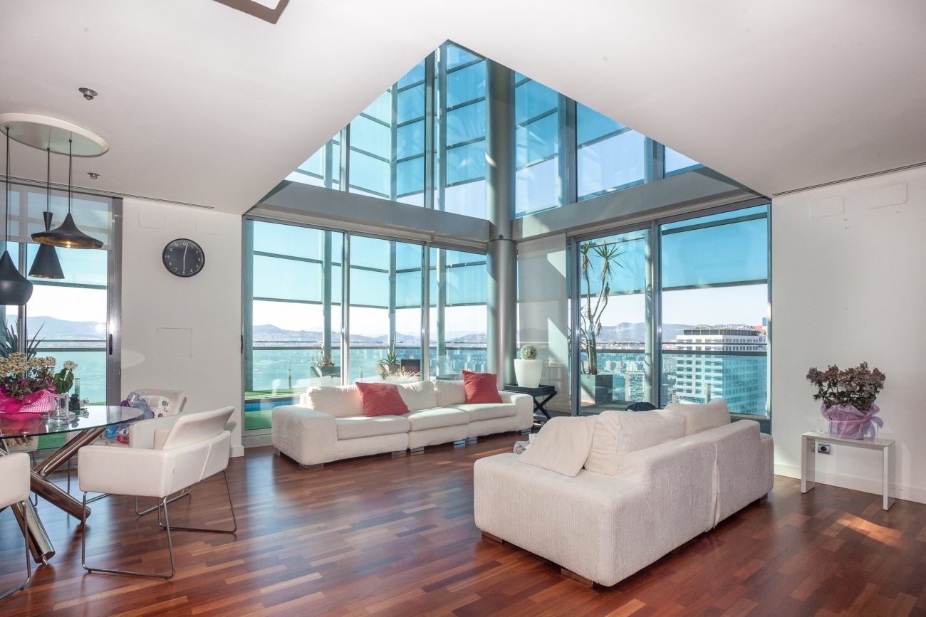 Penthouse on the 25th floor in a prestigious residential complex