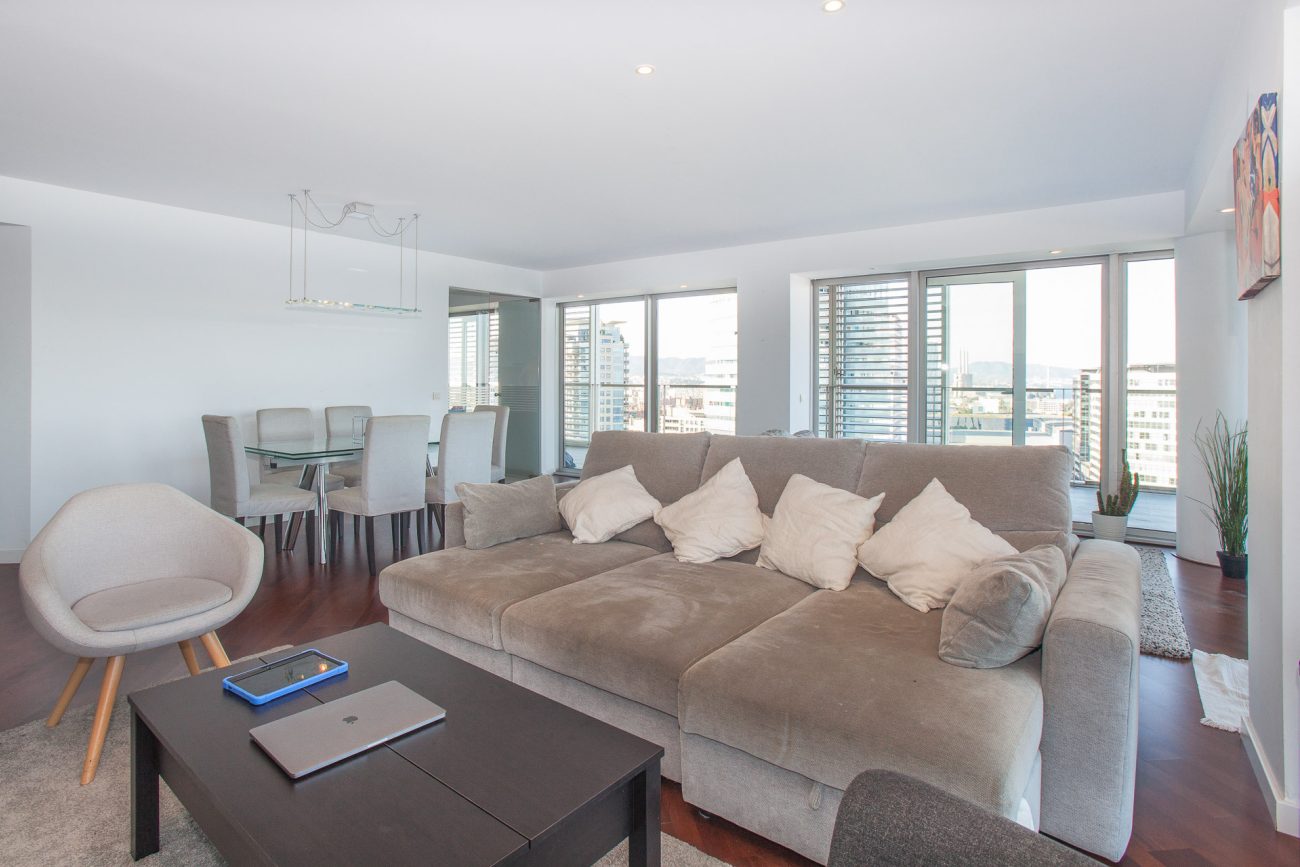 Exclusive view apartment on the first line of the sea
