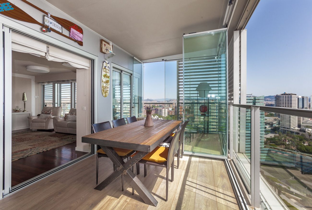 Seafront apartment with panoramic views in the most prestigious residential complex in Barcelona
