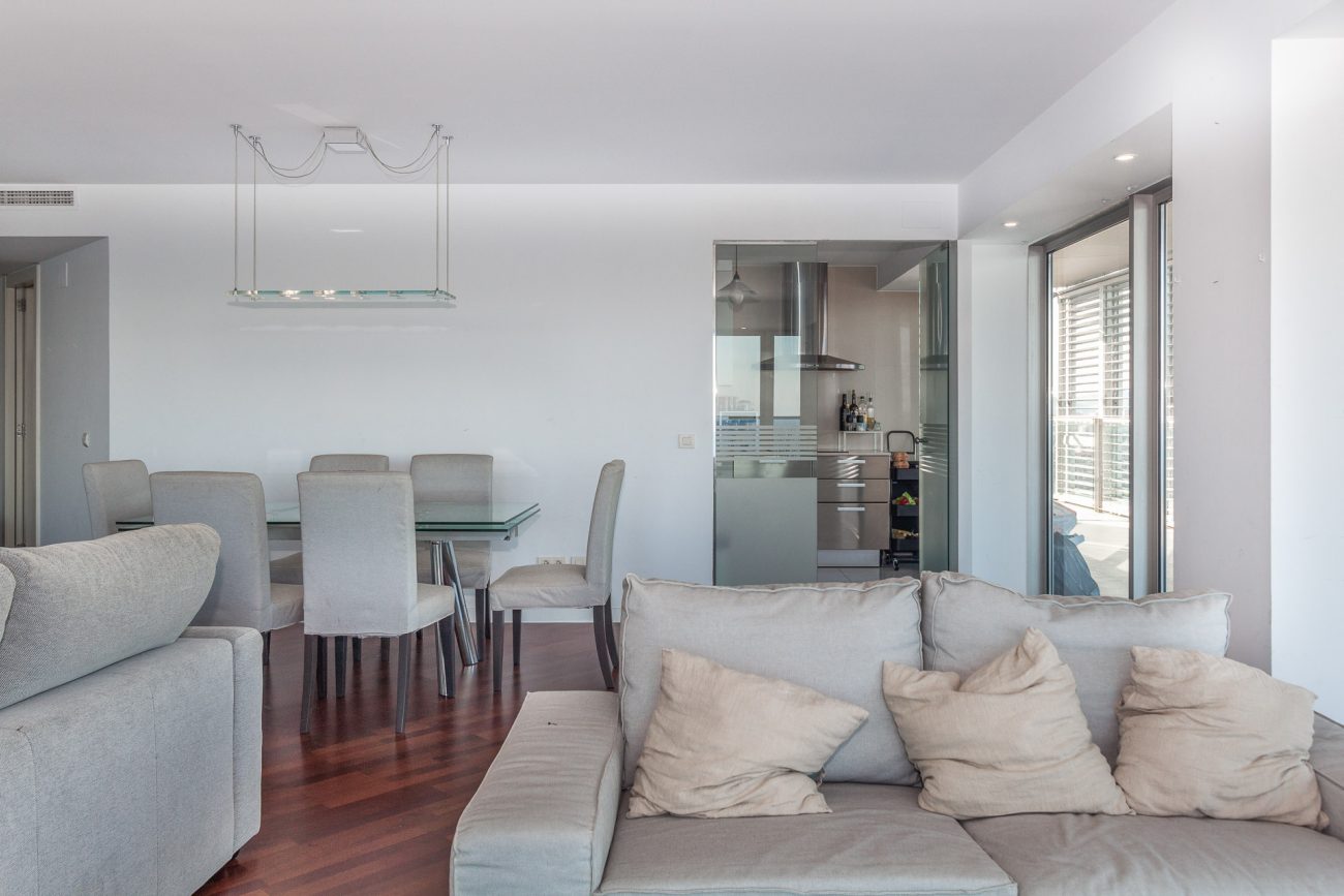 Exclusive view apartment on the first line of the sea