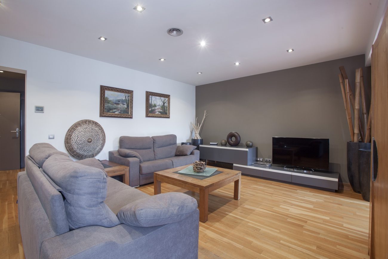 Quiet renovated apartment on Paseo de Gracia with tourist license