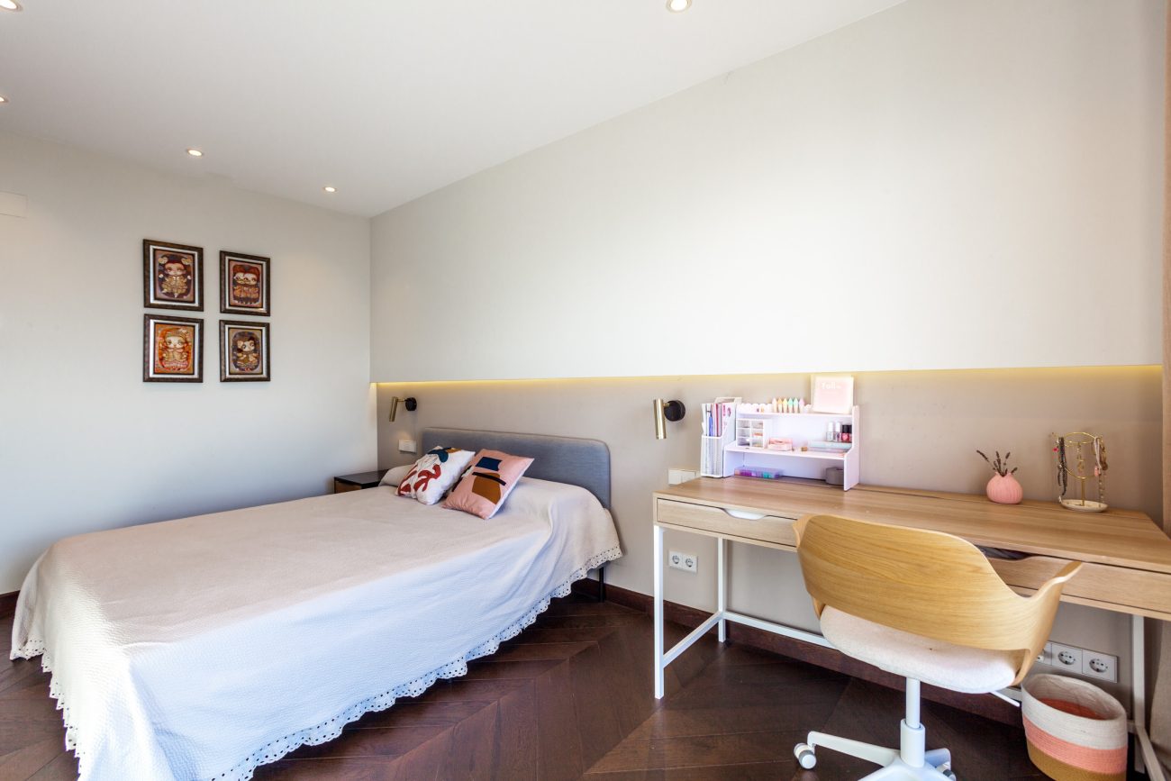 Immerse yourself in the luxury seaside experience in this frontline gem in Castelldefels with eco-innovative and technological features!