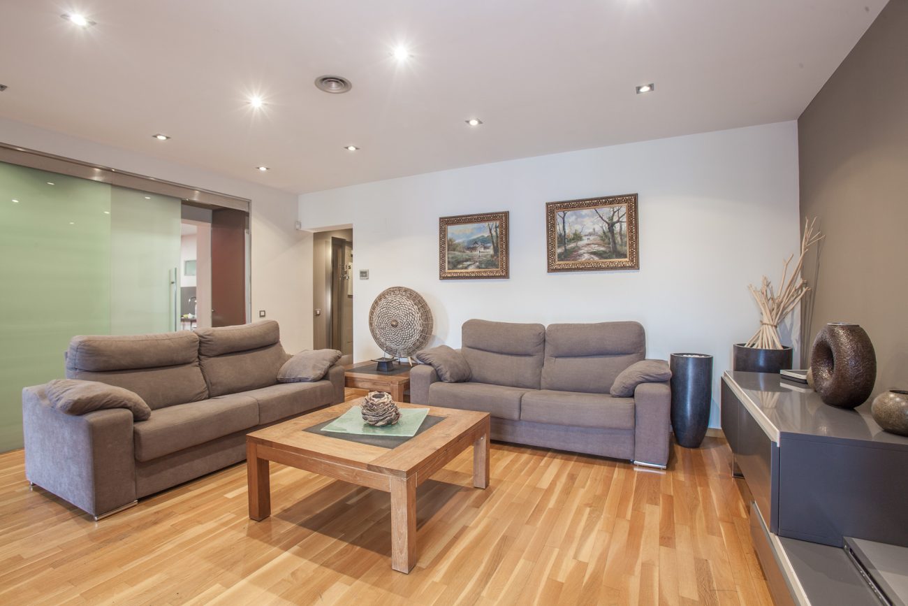 Quiet renovated apartment on Paseo de Gracia with tourist license