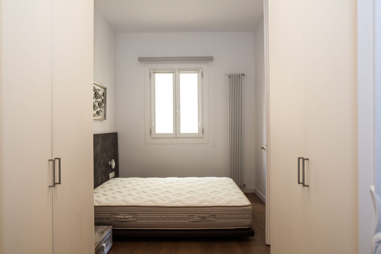 Spectacular apartment in a stately building in the heart of Barcelona