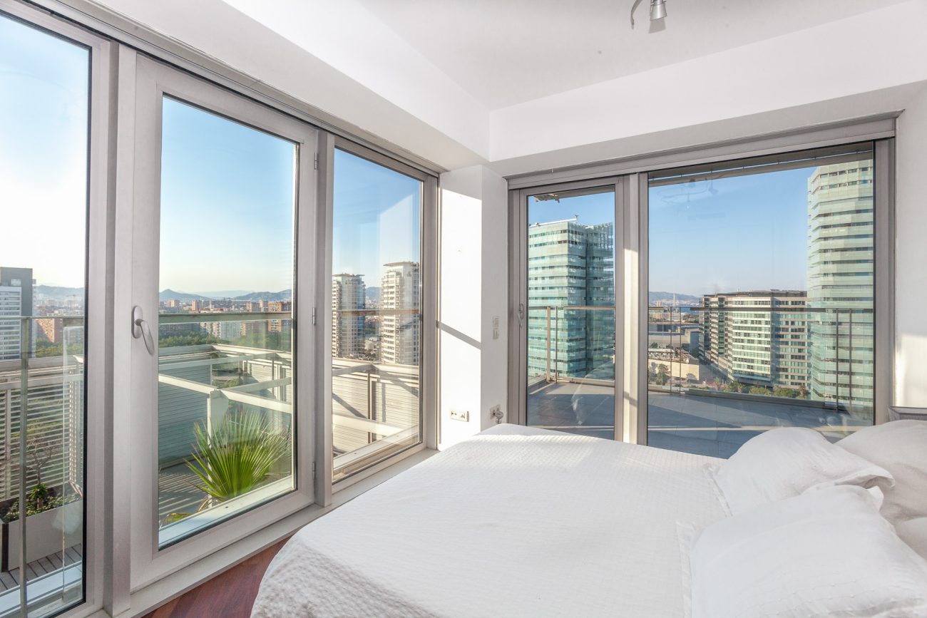 Exclusive view apartment on the first line of the sea