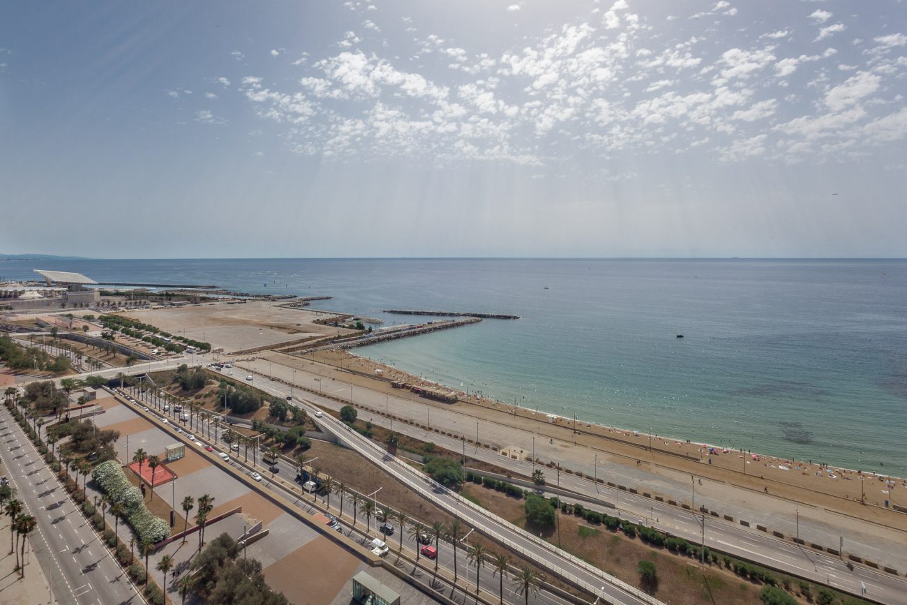 Apartment on the first line of the sea with a stunning view