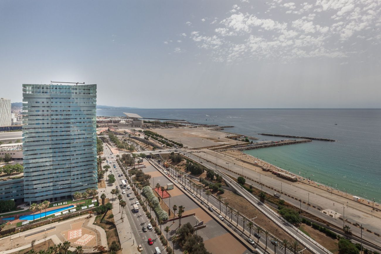 Seafront apartment with panoramic views in the most prestigious residential complex in Barcelona
