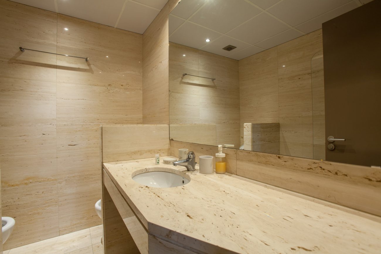 Quiet renovated apartment on Paseo de Gracia with tourist license