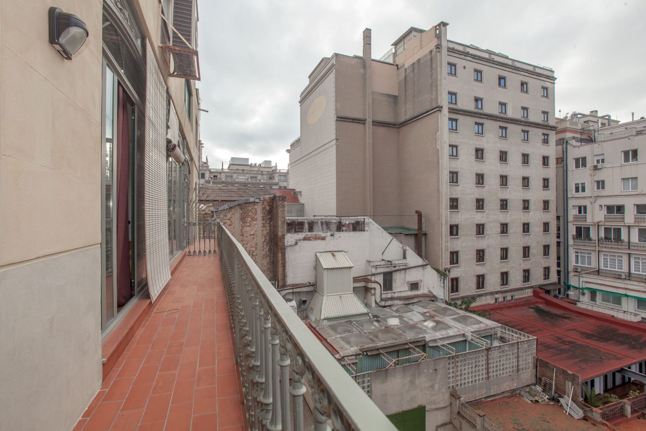Quiet renovated apartment on Paseo de Gracia with tourist license