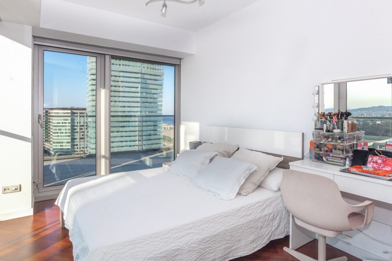 Exclusive view apartment on the first line of the sea