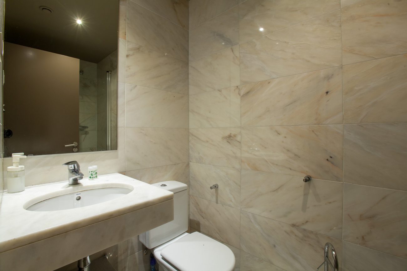 Quiet renovated apartment on Paseo de Gracia with tourist license