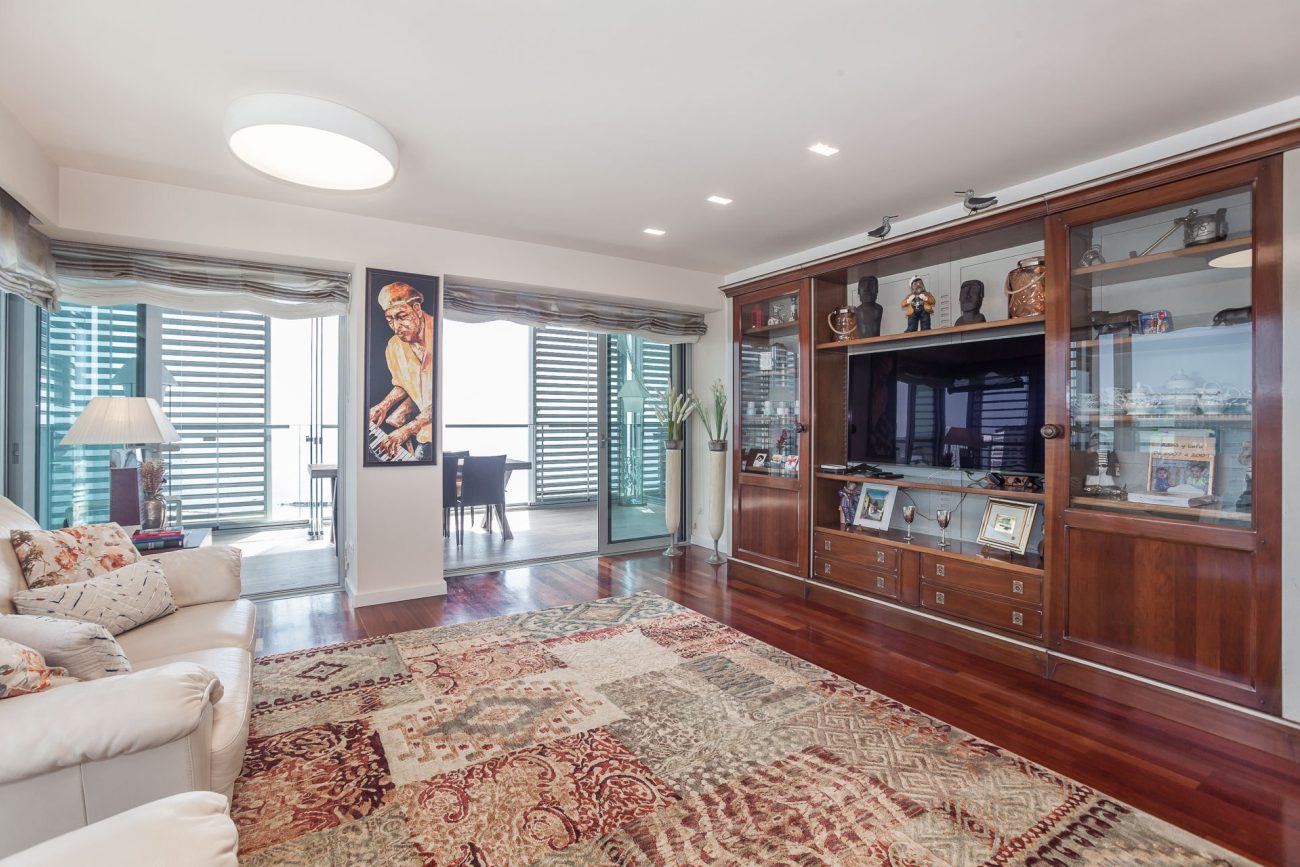 Seafront apartment with panoramic views in the most prestigious residential complex in Barcelona