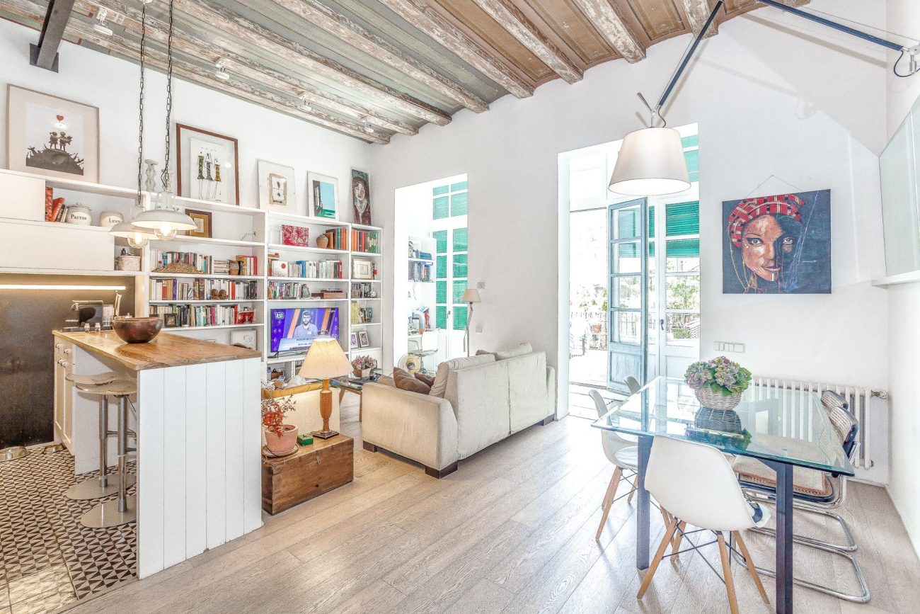 Bright flat with terrace on Enric Granados