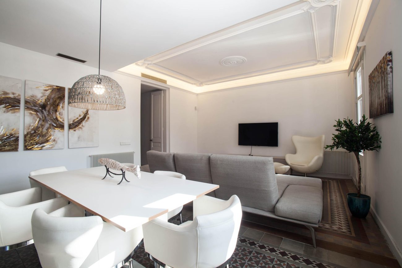Spectacular apartment in a stately building in the heart of Barcelona