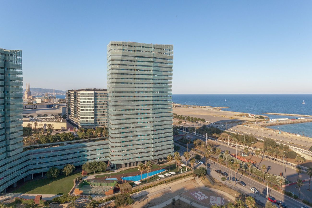 Exclusive view apartment on the first line of the sea