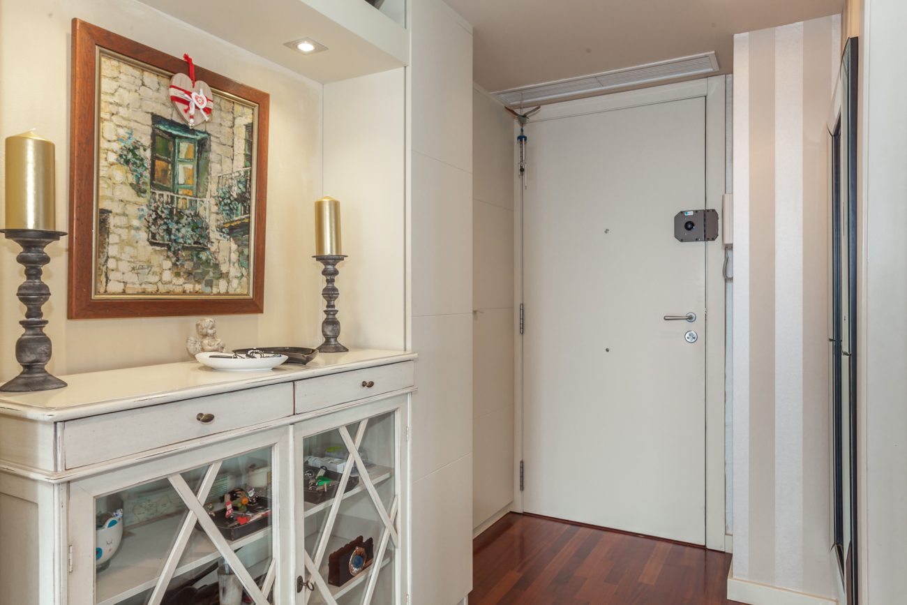 Seafront apartment with panoramic views in the most prestigious residential complex in Barcelona