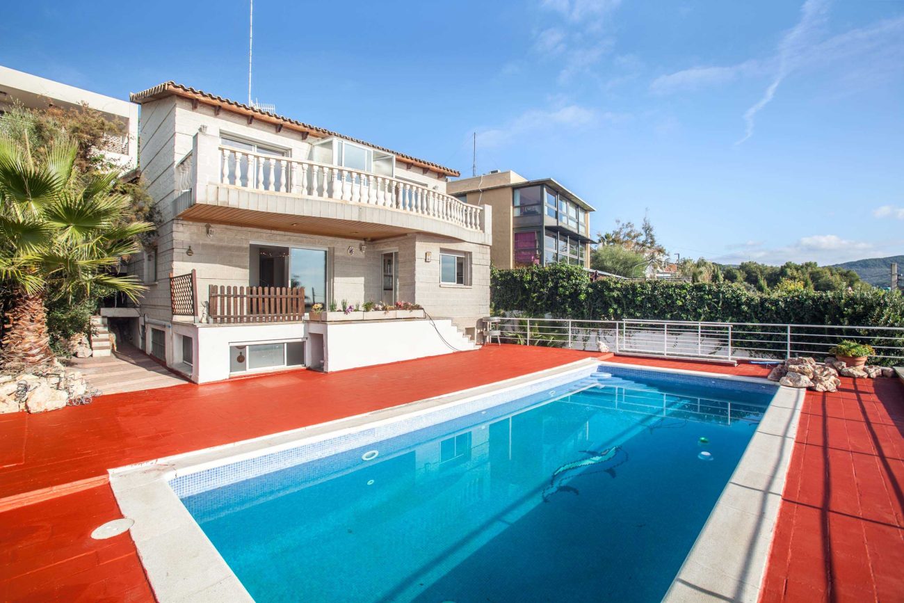 Bright house with sea views in Sitges
