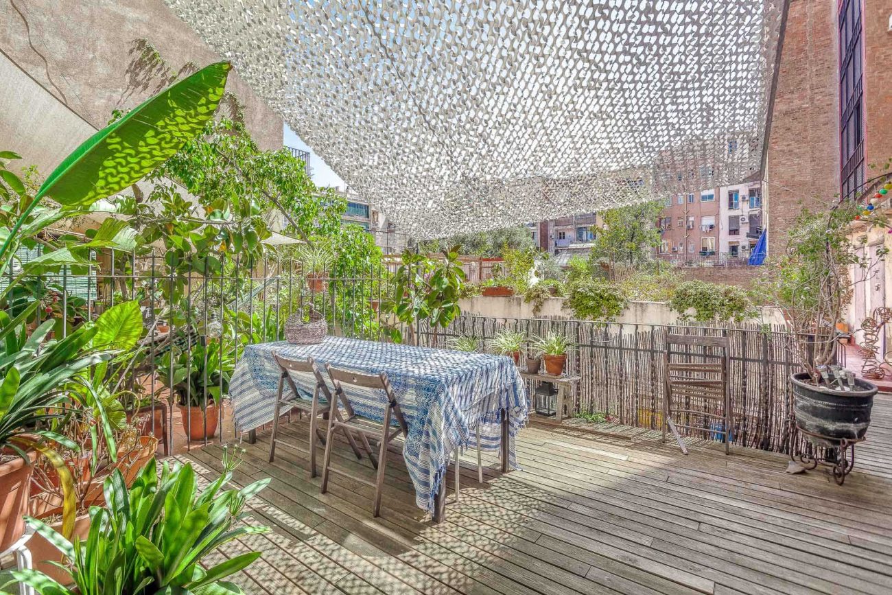 Bright flat with terrace on Enric Granados