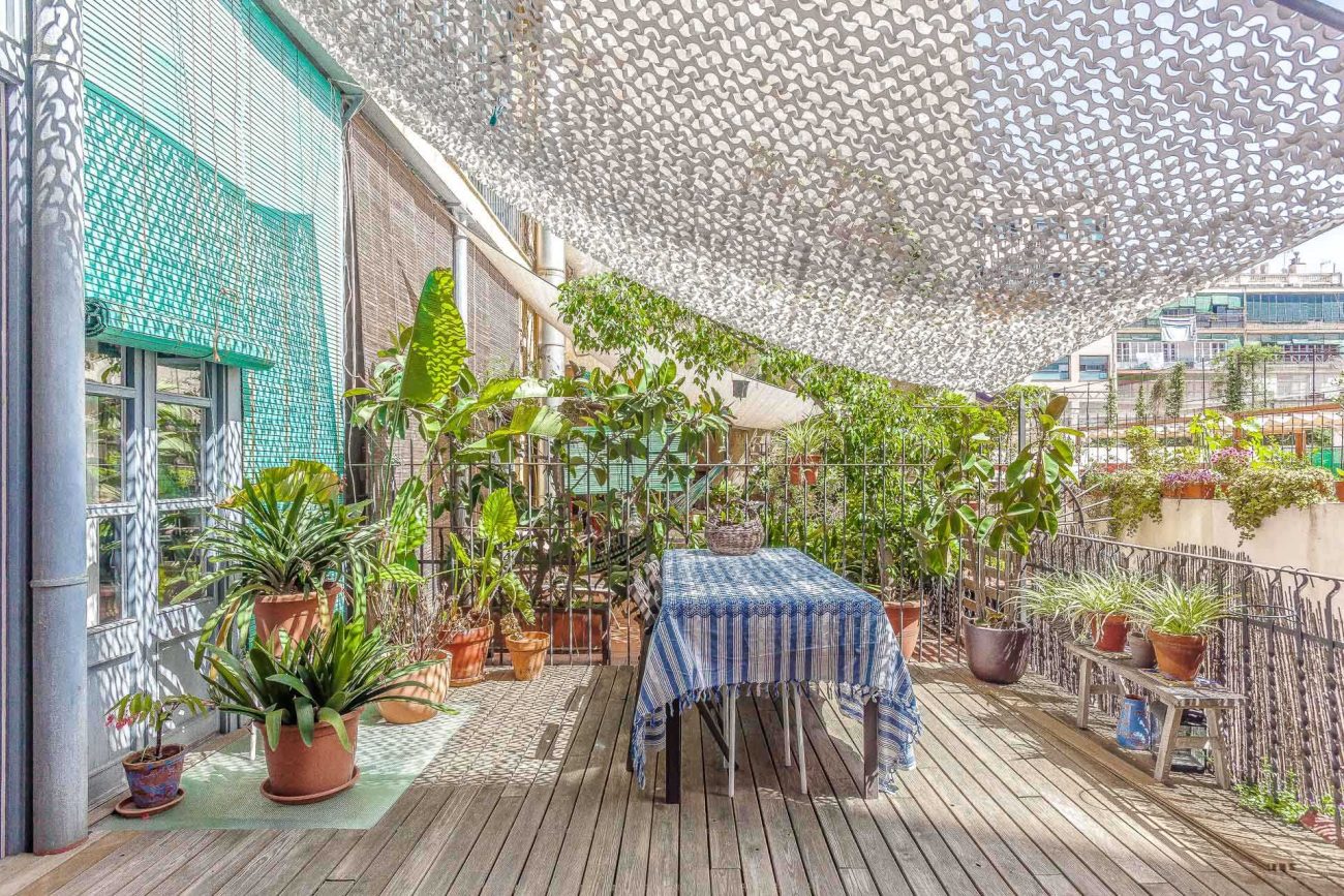 Bright flat with terrace on Enric Granados