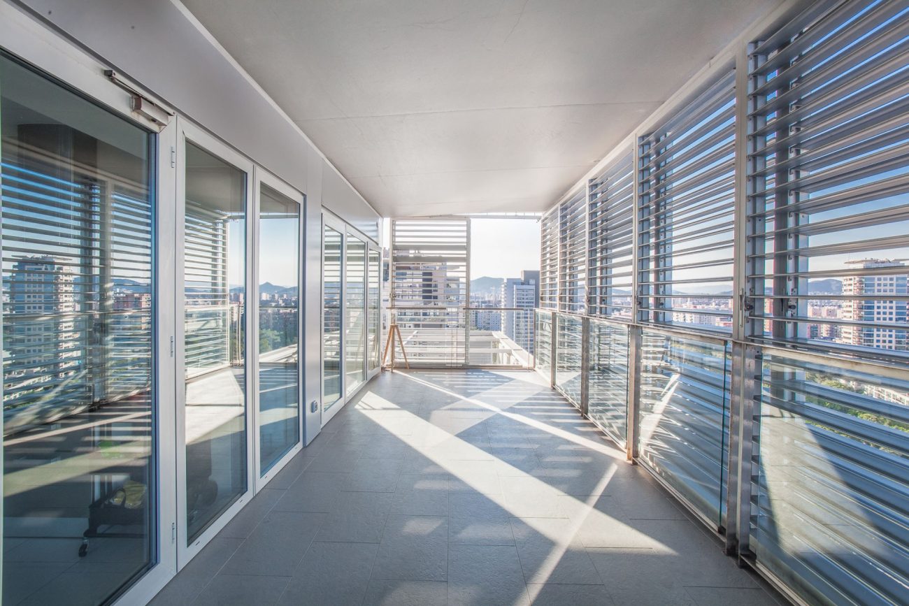 Exclusive view apartment on the first line of the sea