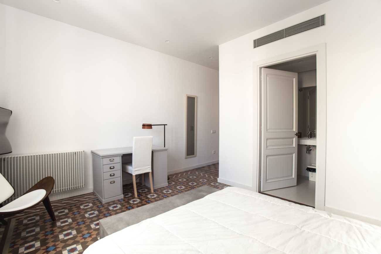 Spectacular apartment in a stately building in the heart of Barcelona