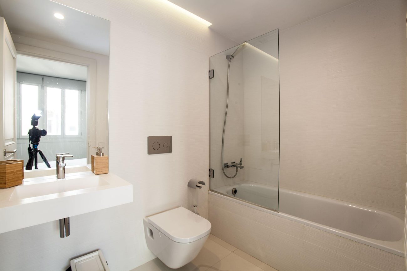 Spectacular apartment in a stately building in the heart of Barcelona