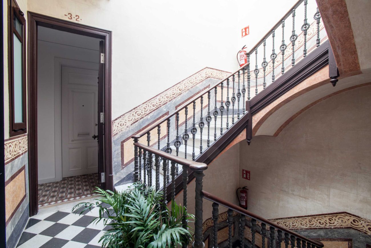 Spectacular apartment in a stately building in the heart of Barcelona